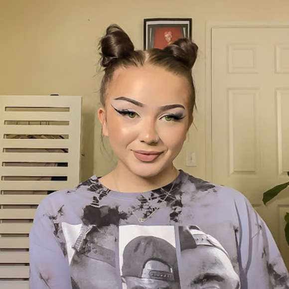 About Owner of Violet Moon 🌚 ☆ Building my empire young! - Picture 11 of 11